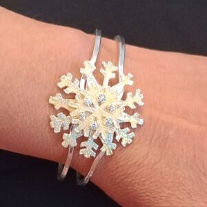 Elegant Silver Snowflake Bracelet